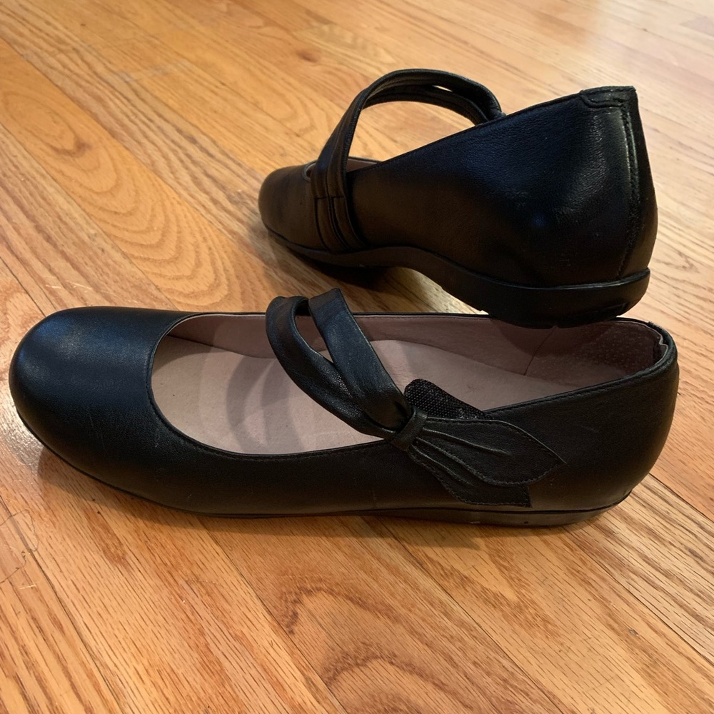 ABEO Black 8.5 Mary Jane with Leaf Accent